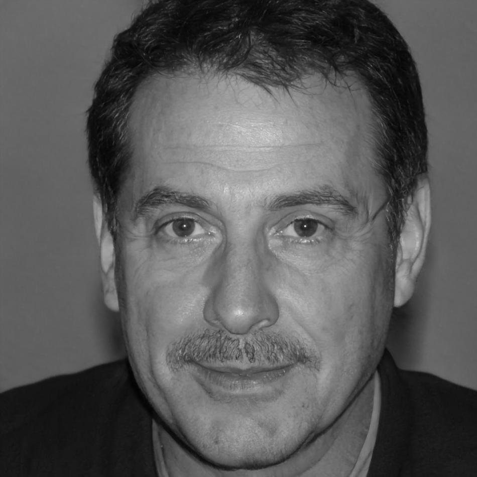 Retrato profesional de Fabricio Santamaría